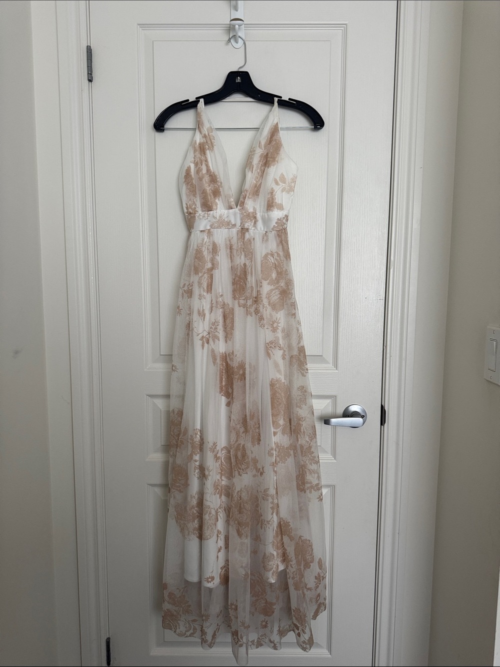 Elegant V-Neck Maxi Dress with Beige Floral Appliqué